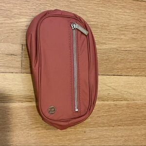 lululemon athletica Men's Belt Bag in Brick Red